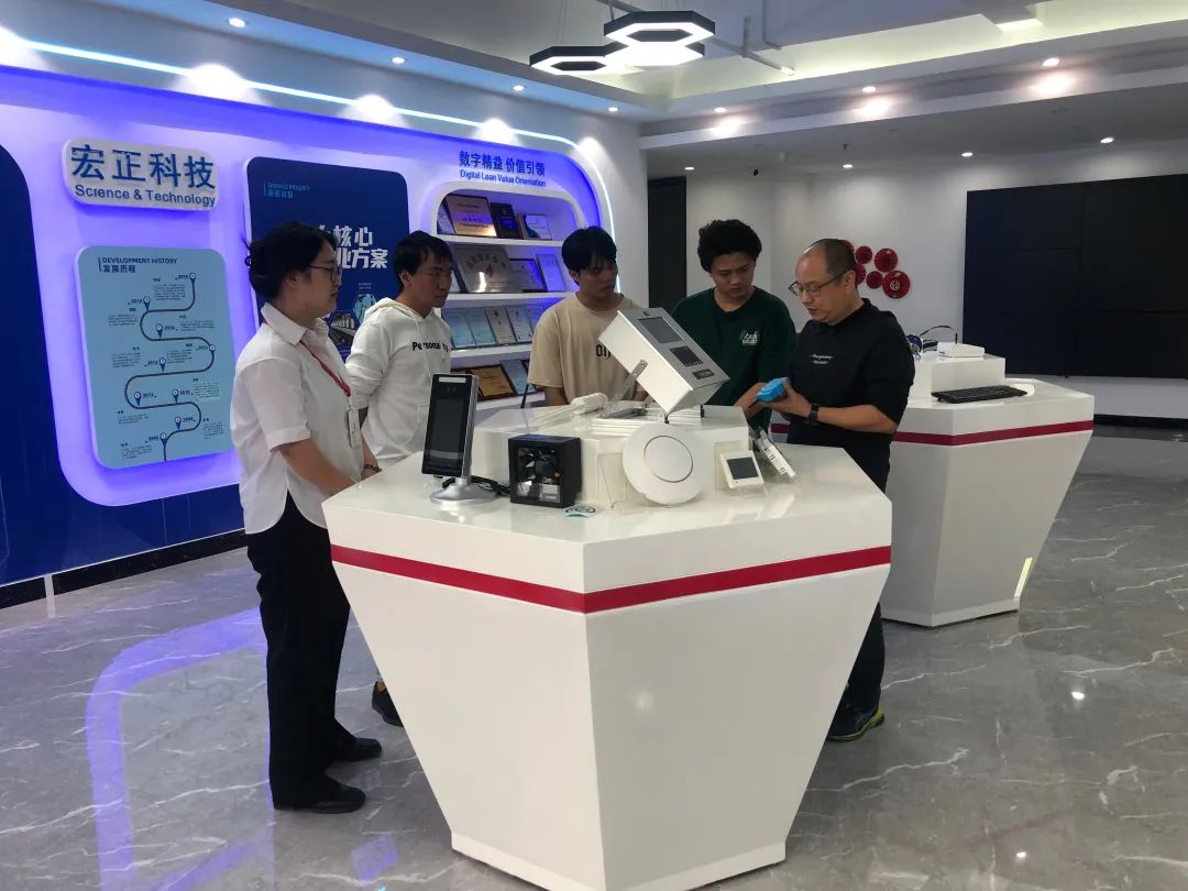 企业参观提认识 交流学习富经验 ——我校学生赴广东宏正科技进行参观交流(图3) 640.jpg